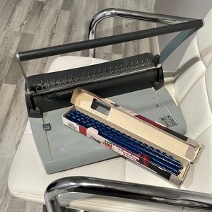 CombBindC75 w plastic binding combs